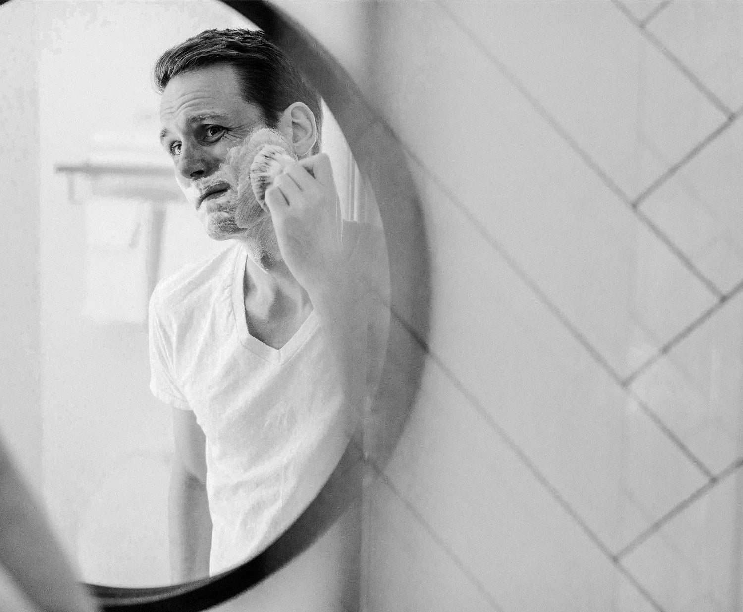 The Correct Way to Shave Your Face, According to Barbers